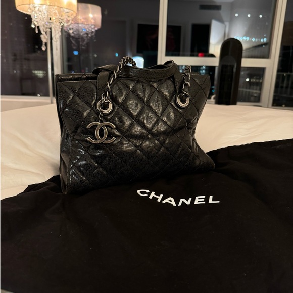 Chanel
CC Crave large Tote Quilted Glazed Caviar - Picture 6 of 16